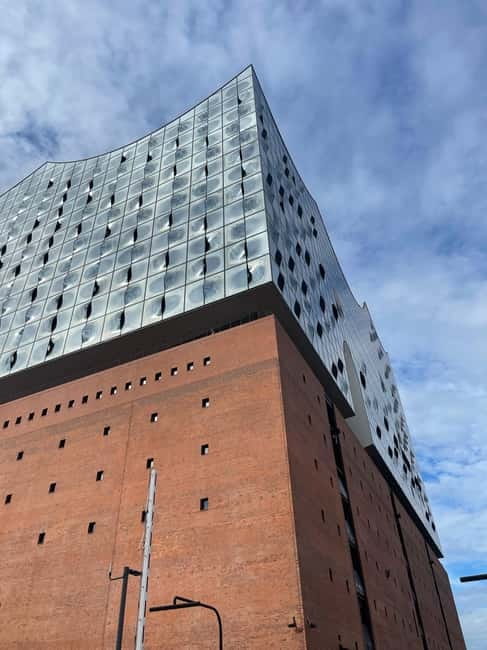 Hamburg: 1-Hour Sightseeing Bus Tour with Live Guide - Town Hall and St. Michael’s Church: The City’s Center of Gravity