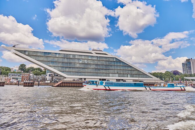 Hamburg: 2-hour harbor cruise - Elbe Beach Time, Then the Working Tunnel Under the River