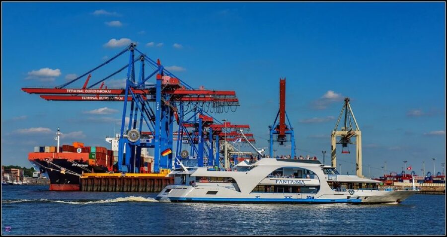 Hamburg: 2-Hour Sightseeing Cruise to Blankenese - Two Hours on the Elbe, from St. Pauli to the Blankenese Area