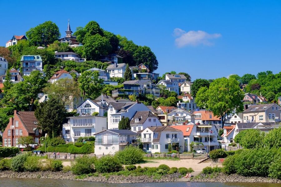 Hamburg: 2-Hour Sightseeing Cruise to Blankenese - Where You Start: Landungsbrücken, Bridge 1, and What Helps You Make It Smooth
