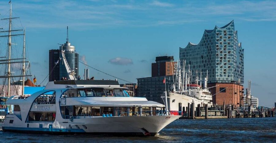 Hamburg: 2-Hour Sightseeing Cruise to Blankenese - St. Pauli Piers and the Fish Market: The Harbor’s Front Door Feeling