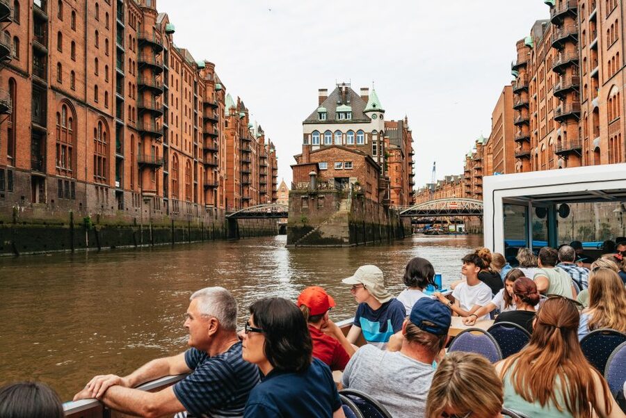 Hamburg: 2-Hour XXL Port of Hamburg Cruise Tour - Fish Market, Elbtunnel, and the City-Ship Connection