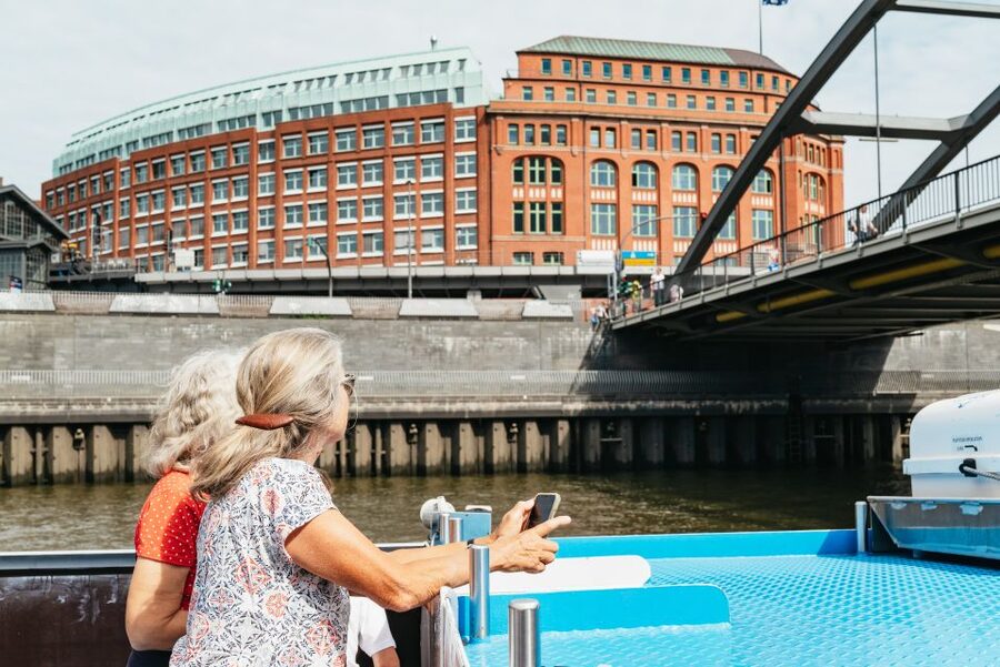 Hamburg: 2-Hour XXL Port of Hamburg Cruise Tour - Speicherstadt and St. Pauli Piers: Old Warehouses and Working Port Energy