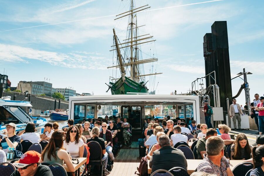 Hamburg: 2-Hour XXL Port of Hamburg Cruise Tour - Language Setup: German Live Guide and the Rainer Abicht Audio App