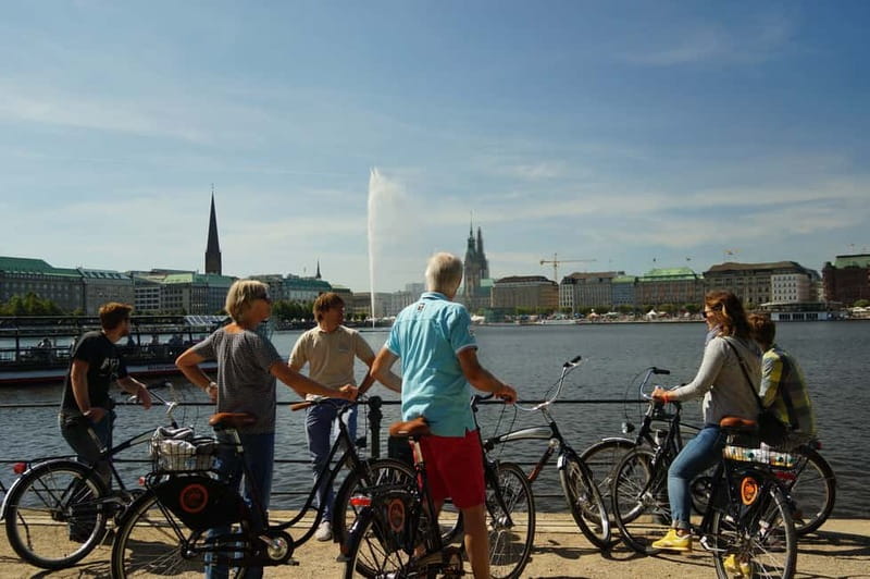 Hamburg 3-Hour Bike Tour - St. Pauli piers and the Reeperbahn finale