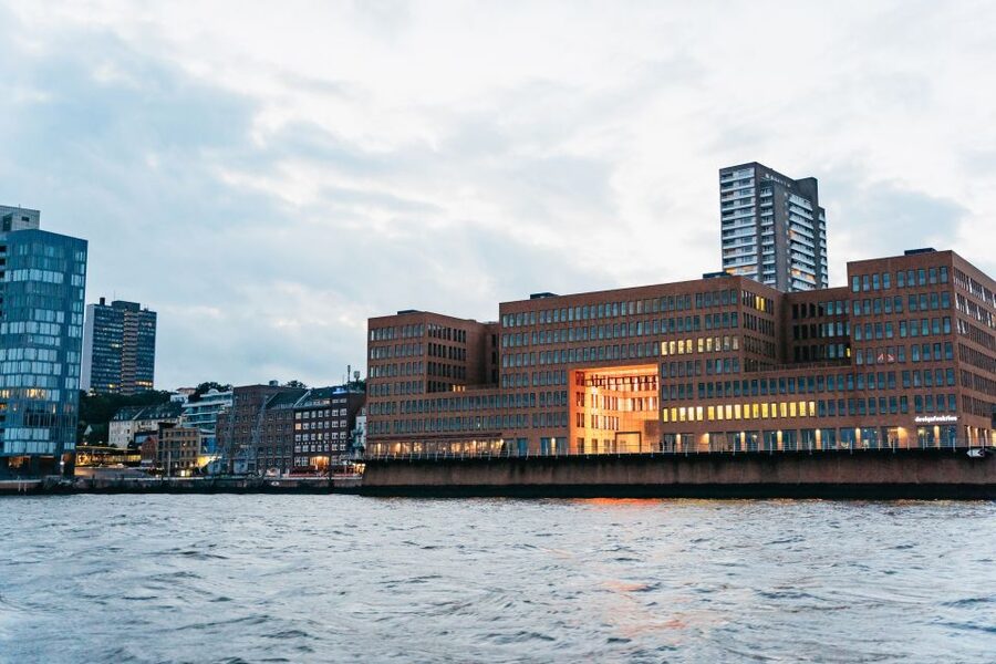 Hamburg: 90-Minute Evening Lights Harbor Cruise - Photo opportunities: what to frame at sunset and after