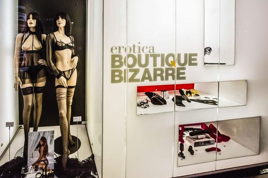 Hamburg: Adults Only Reeperbahn Tour - Price and what $29 actually buys you