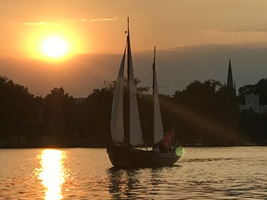 Hamburg: Alster River Sailboat Tour with Sundowner - Rain, wind, and the reality check about sunset