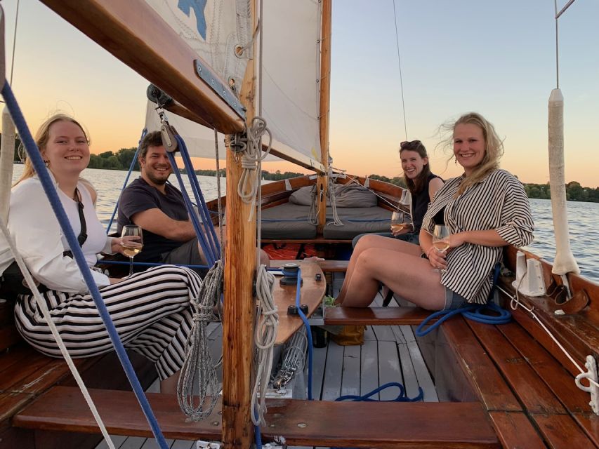 Hamburg: Alster River Sailboat Tour with Sundowner - Boarding the cutter: what you get on Grou00dFe Freiheit or Hans Albers