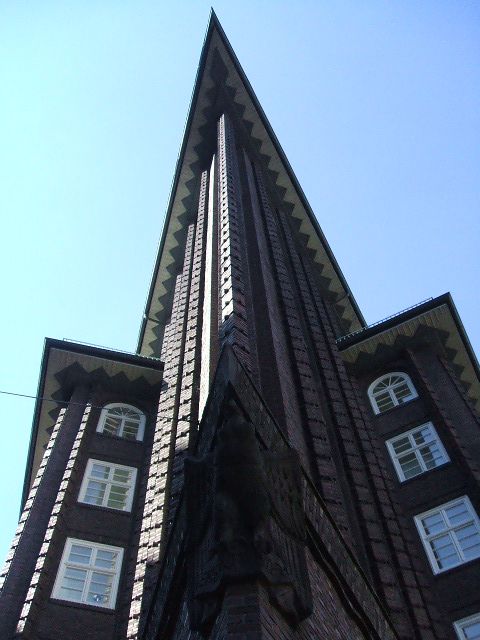Hamburg: Bike Tour of the Speicherstadt & Old Harbor - Coffee break and the Hafen Museum pause by the water