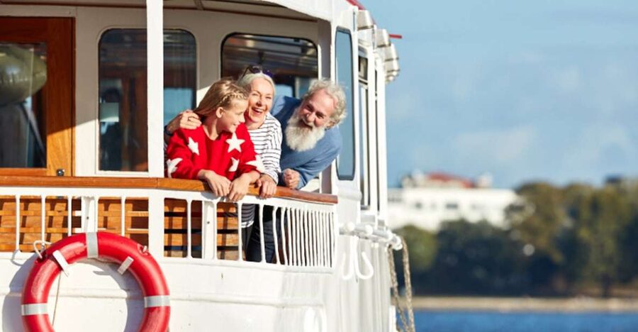 Hamburg: City Cruise on Alster Lake - The White Alster steamers: how the ride actually feels