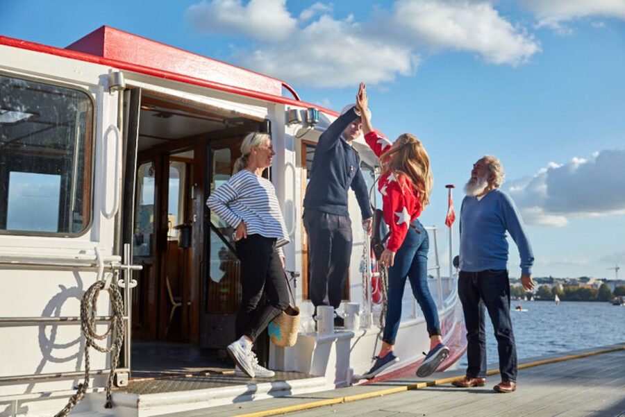 Hamburg: City Cruise on Alster Lake - Who should book this Alster Lake cruise