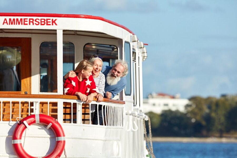 Hamburg: City Cruise on Alster Lake - Where you start: ATG Alster-Touristik Pier No. 1