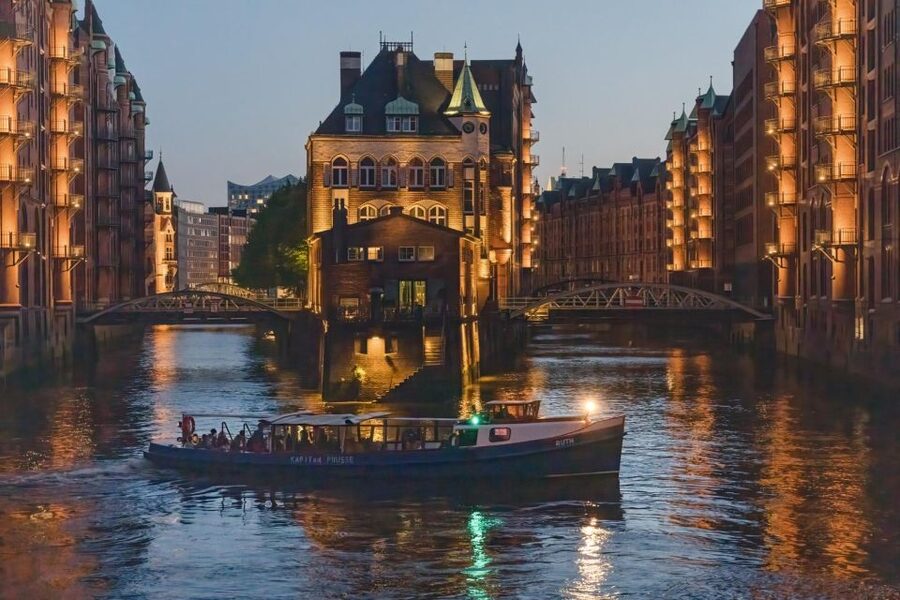 Hamburg Combi: 1,5h Evening Cruise & 2h Reeperbahn Tour - Key highlights at a glance
