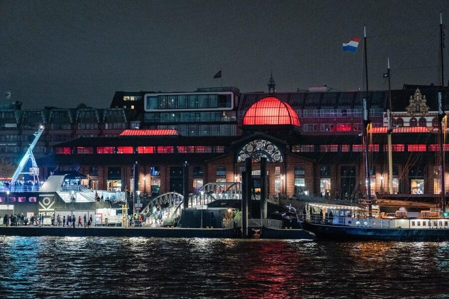 Hamburg Combi: 1,5h Evening Cruise & 2h Reeperbahn Tour - What you actually get included: drink and shot