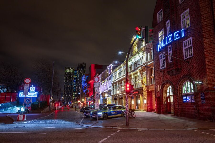 Hamburg Combi: 1,5h Evening Cruise & 2h Reeperbahn Tour - Price and value: is $42 a smart buy?