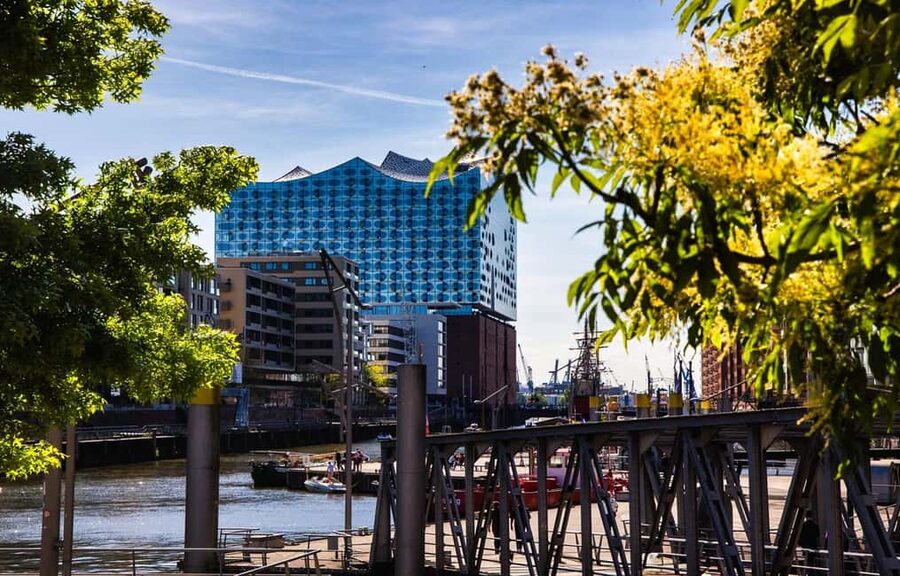 Hamburg: Discovery Tour - Westfieldcenter to Elbphilharmonie - Westfield Hamburg Überseequartier: architecture you can actually read