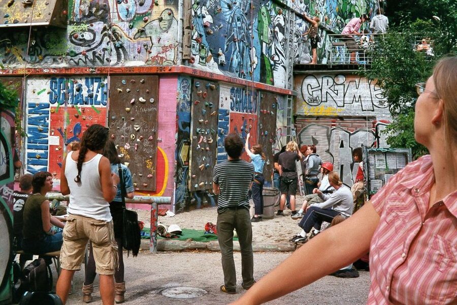 Hamburg: Downtown, Alster & Creative Neighborhoods by Bike - Inner Alster Lake under the Lombard Bridge: boutiques, parks, and everyday lifestyle
