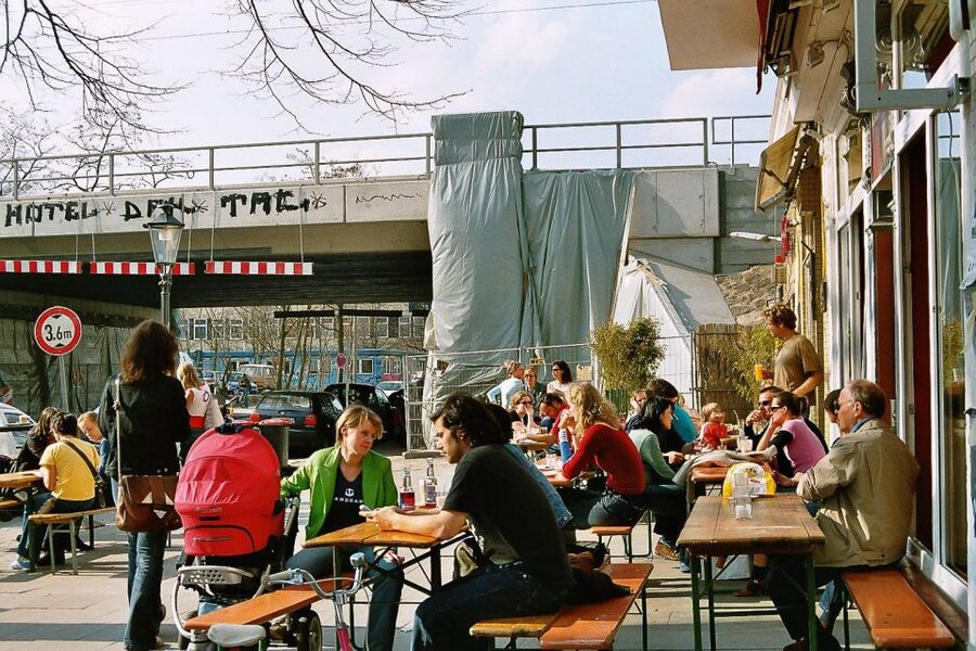 Hamburg: Downtown, Alster & Creative Neighborhoods by Bike - Komm in de Gänge and the artist cooperative energy you can feel