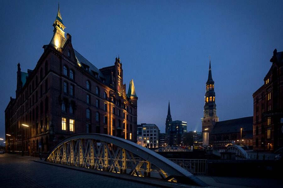 Hamburg: Eerie Speicherstadt Tour - Why an Eerie Speicherstadt Night Walk Feels So Different