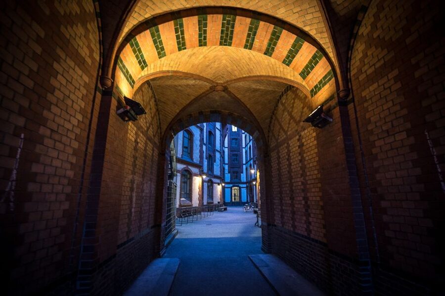 Hamburg: Eerie Speicherstadt Tour - Starting at St. Katharinen: Where the Night Begins