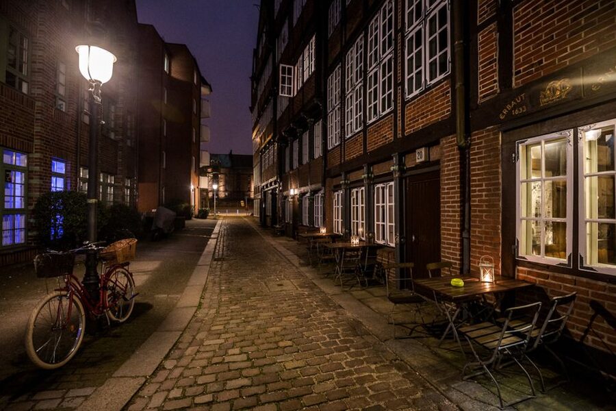 Hamburg: Eerie Speicherstadt Tour - Dark Stories on Foot: Death, Devils, Witch Hunts, Sea Monsters