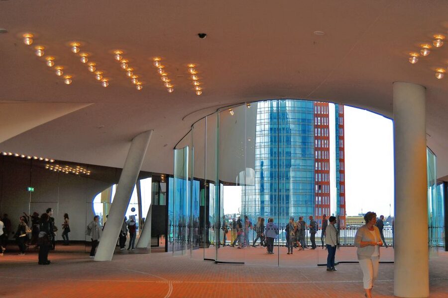 Hamburg: Elbphilharmonie Plaza, Highlights & Surroundings - Acoustics talk and Hamburg anecdotes: how a short tour stays memorable