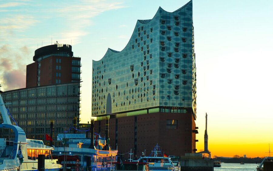 Hamburg: Elbphilharmonie Plaza, Highlights & Surroundings - Where to meet: Kehrwieder 12 is close, but not inside