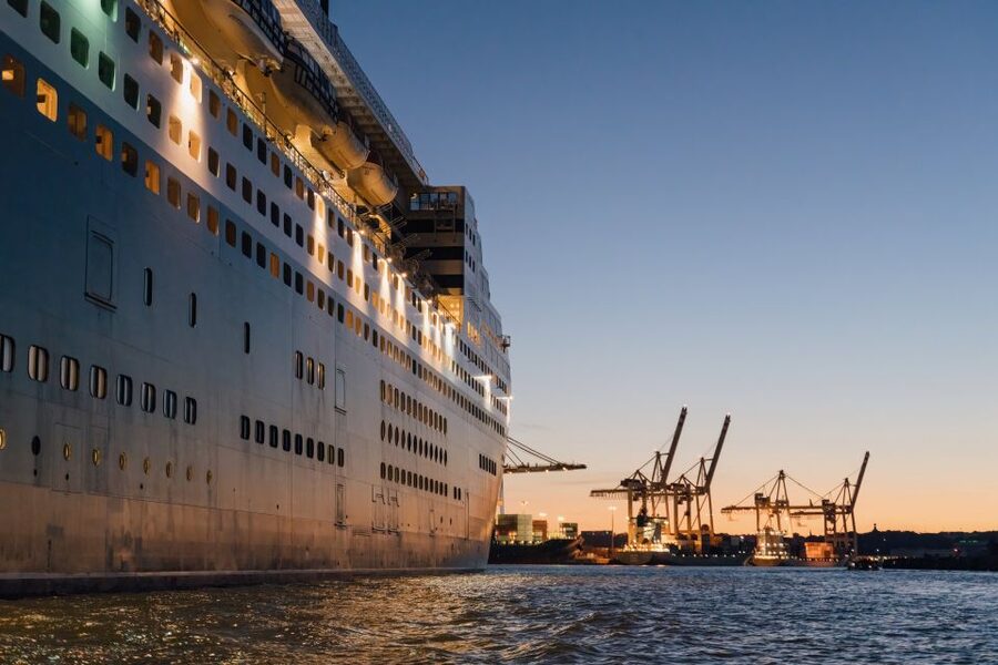 Hamburg: Grand Harbor Tour by Traditional Barge - Language, Commentary Style, and How to Get the Most Out of It