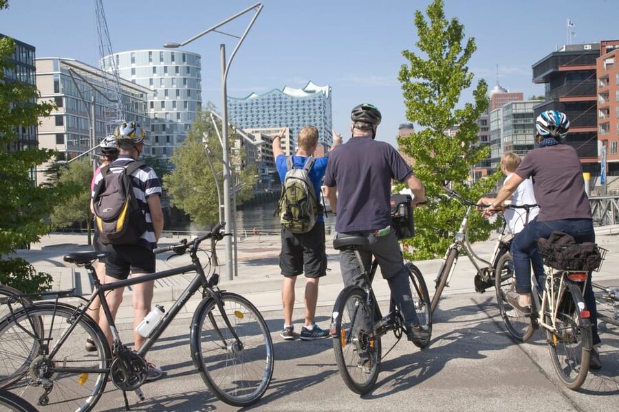 Hamburg: Guided Bike Tour - Vantage-point break, then Reeperbahn to St. Pauli