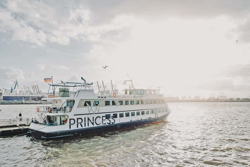 Hamburg: Guided Grand Harbor Sightseeing Cruise by Ship - How to get the most out of 60 minutes of German captain talk