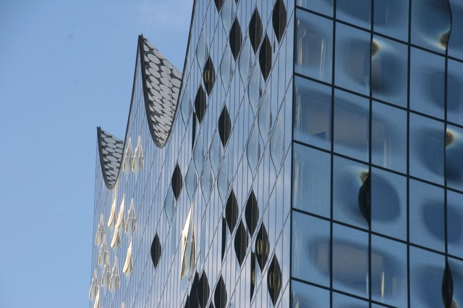 Hamburg: Guided Port Walk for Families - Speicherstadt: warehouses, canals, and answers kids can repeat