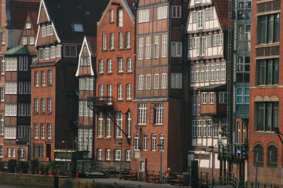 Hamburg: Guided Port Walk for Families - The short ferry hop: why a 5-minute ride can matter