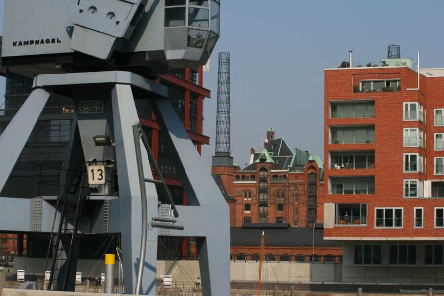 Hamburg: Guided Port Walk for Families - Landungsbrücken: wrapping up at Hamburg’s classic harbor landing