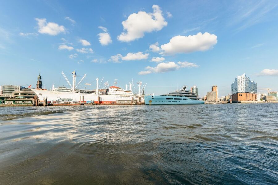 Hamburg: Harbor Cruise with Wine and Cheese - The boat experience: service, pace, and the small comfort details