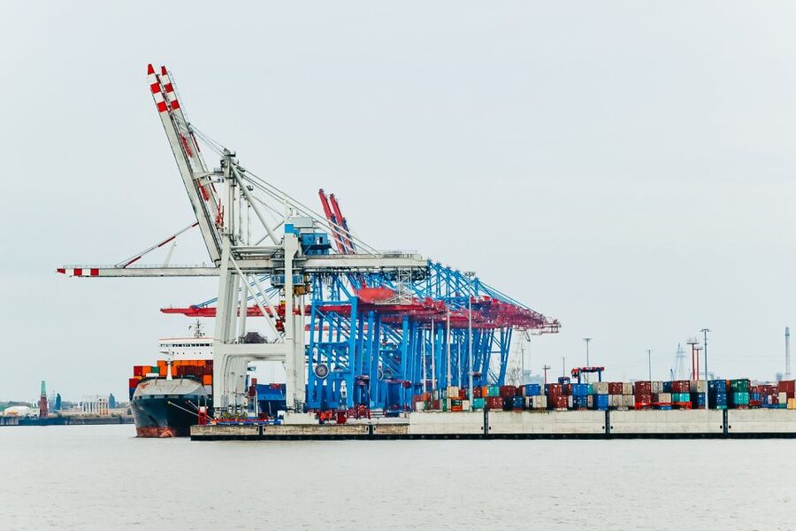 Hamburg: Harbor Cruise - Where Kajen 1 and the Binnenhafen meet: getting to the Pontonanlage fast