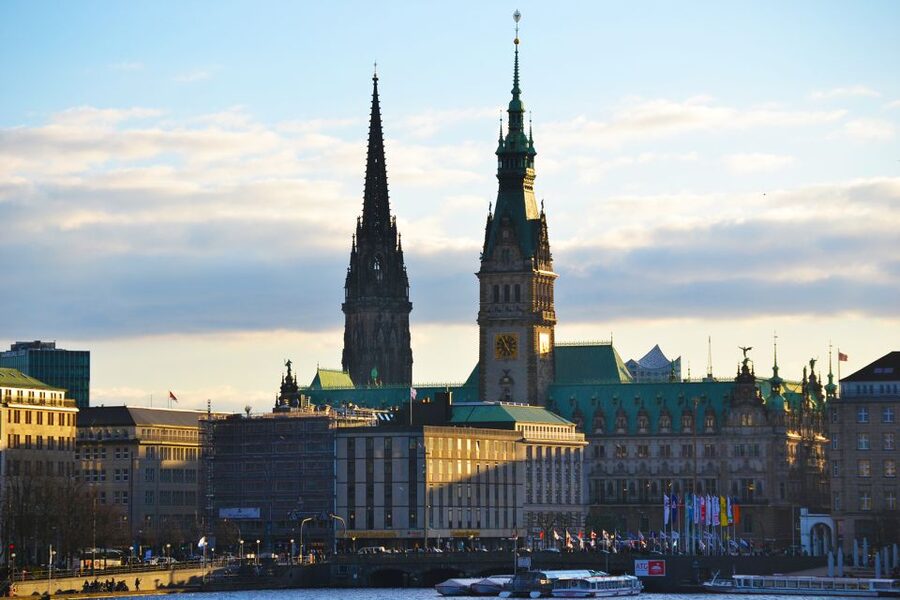 Hamburg: Hop-On Hop-Off Bus Tour Family Ticket - Live guide vs audio: what to expect from narration
