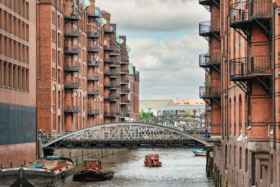 Hamburg: Hop-On Hop-Off Bus with Harbor Cruise - Using the Audio Guides Without Getting Frustrated