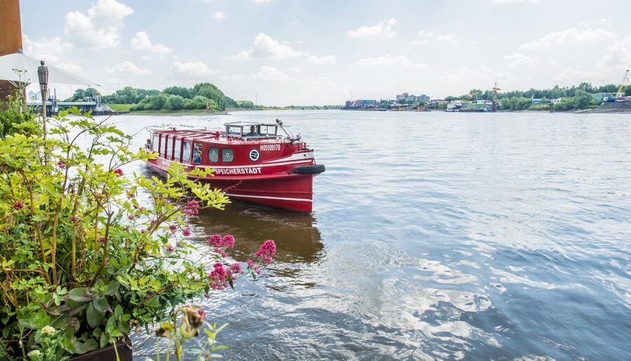 Hamburg: Hop-On Hop-Off Harbor Cruise with Commentary - Meeting Point at Landing Bridge 10: Easy to Find If You Arrive Early