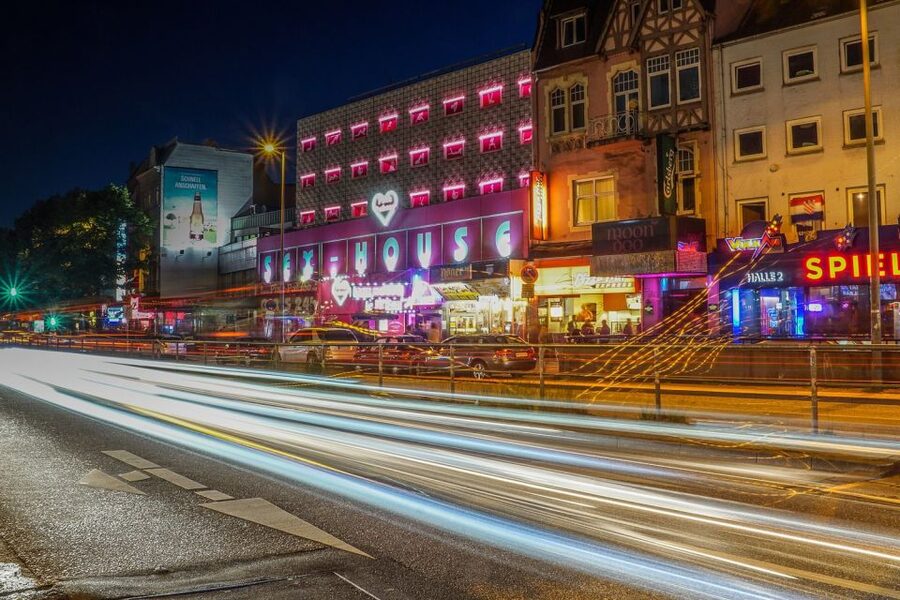 Hamburg: In the Footsteps of "Olivia" Reeperbahn Tour - Price and value: $500 per group up to 10, what that means in real life