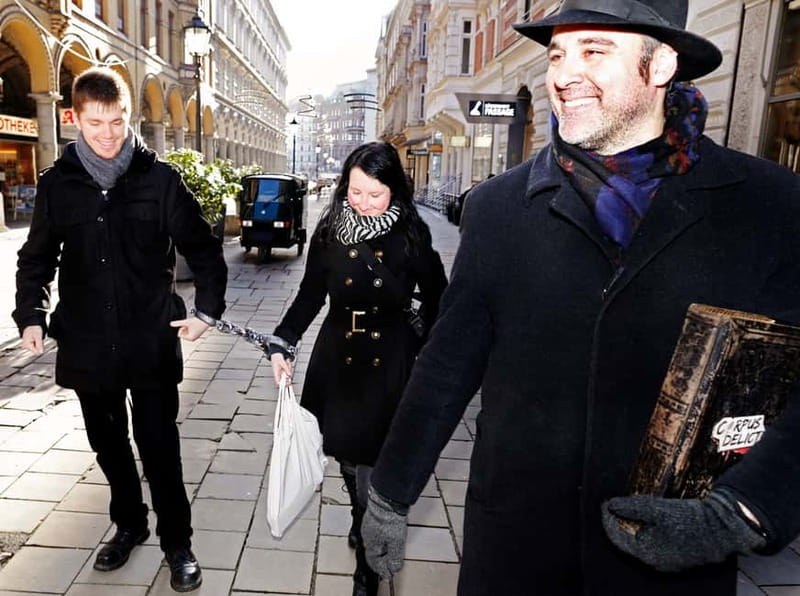Hamburg: Interactive Crime Theater Tour in German - Meeting at Stephansplatz, then switching into detective mode