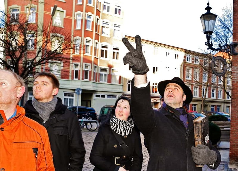Hamburg: Interactive Crime Theater Tour in German - St. Michael’s Church and the merchants’ apartments: big landmark, human stories