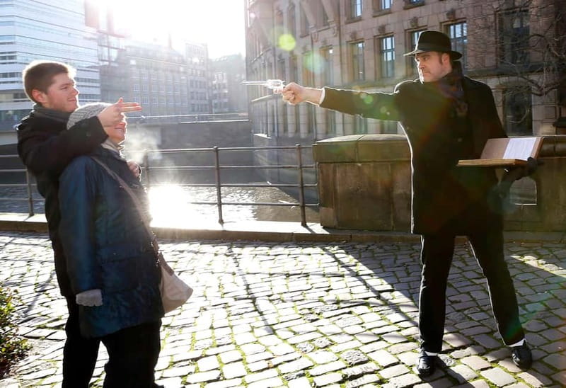 Hamburg: Interactive Crime Theater Tour in German - What the interactive case solving actually feels like