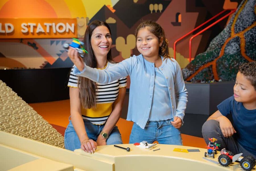 Hamburg: LEGO© Discovery Centre admission ticket - MINI WORLD to Imagination Express: the highlights you should hit first