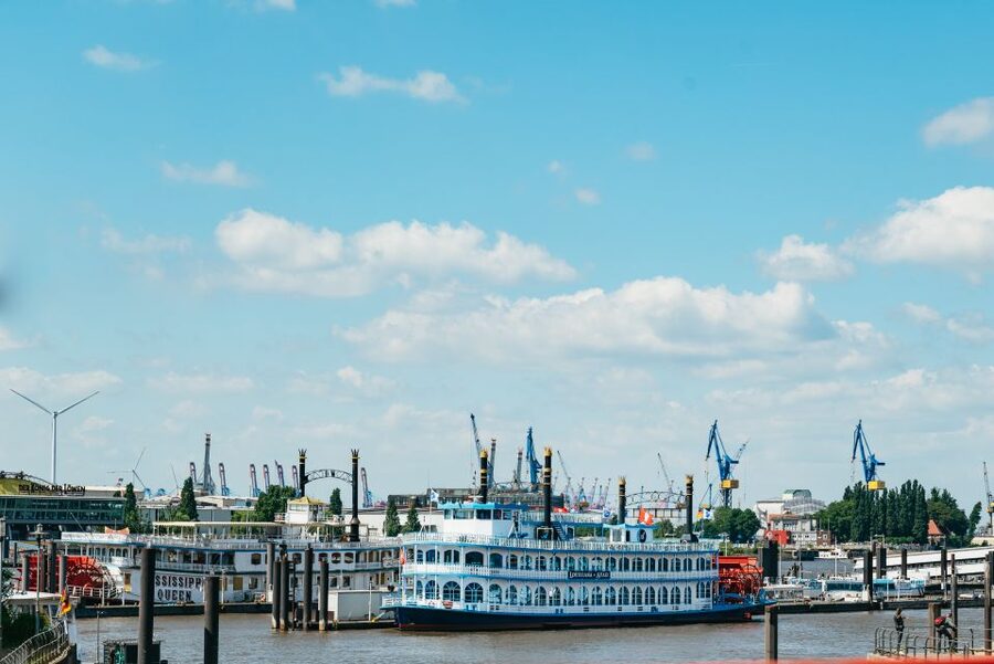 Hamburg: Line A Sightseeing Hop-On Hop-Off Bus Tour - Alster villas, Jungfernstieg, and City Hall for a fast sense of the center