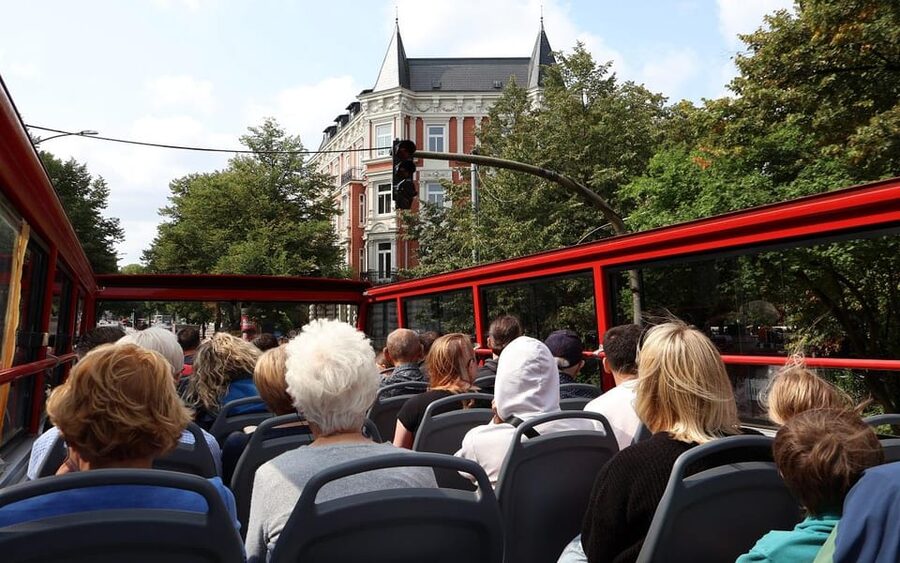 Hamburg: Line C Sightseeing Hop-On Hop-Off Bus Tour - Alster Lake, Jungfernstieg, and the town hall: start with Hamburg’s elegant side