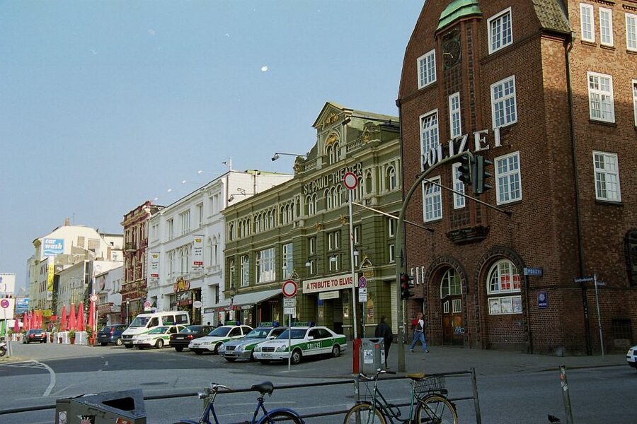 Hamburg: Line F Hop-On Hop-Off Bus and Boat Tour - Audio Guide, Rain, and How to Stay Comfortable