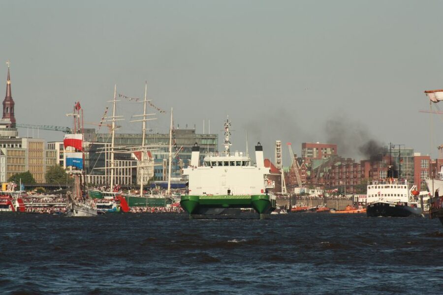 Hamburg: Line F Hop-On Hop-Off Bus and Boat Tour - Price and Value: Is 43 USD Worth It?