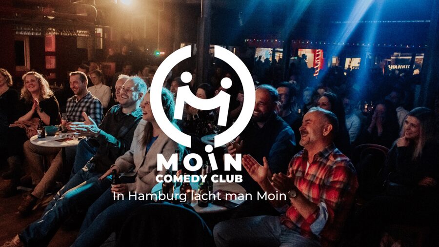 Hamburg: Moin Comedy Club Stand Up Comedy Live Show Ticket - Your Ticket Setup: 5 Comedians, 1 Microphone, Plus Seating