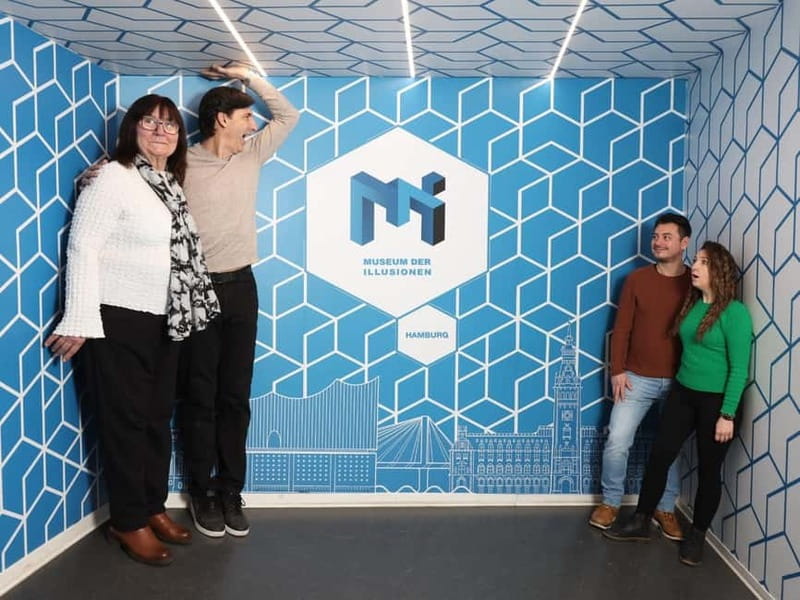 Hamburg: Museum of Illusions Ticket - 50+ interactive exhibits, from floating heads to infinite spaces